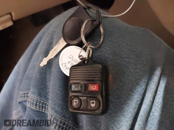 ✅ 2006 Ford Expedition Eddie Bauer • VIN: 1FMFU185X6LA74405 • Lot: 41334942. Listed on IAAI with 204,221 mi. Free auction sales archive from the USA and detailed vehicle history report at DreamBid. Image 11.