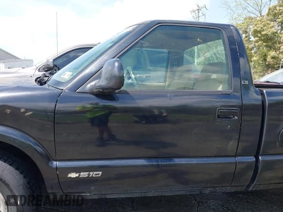 ✅ 1995 Chevrolet S-10 • VIN: 1GCCS14Z7SK232575 • Лот: 41961315. Опубликован ранее на IAAI с пробегом 181 163 миль. Бесплатный доступ к архиву аукционных продаж из США и подробный отчёт об истории автомобиля на DreamBid. Изображение 14.
