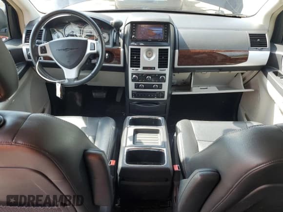 ✅ 2010 Chrysler Town & Country Touring Plus • VIN: 2A4RR8DX7AR382080 • Lot: 67371025. Wystawiony na Copart z przebiegiem 148 531 mil. Bezpłatny archiwum sprzedaży aukcyjnych z USA i szczegółowy raport historii pojazdu na DreamBid. Zdjęcie 8.