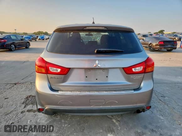 2013 Mitsubishi Outlander ES z VIN 4A4AP3AU2DE011084, wystawiony jako Copart lot #71807855 z przebiegiem 141 460 mil mil oraz Szkoda całkowita • Salvage title. Historia ofert i sprzedaży dostępna na DreamBid. Obrazek 6.