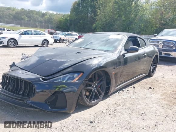 ✅ 2018 Maserati GranTurismo Sport • VIN: ZAM45VMAXJ0307563 • Lot: 43329066. Wystawiony na IAAI z przebiegiem 26 248 mil. Bezpłatny archiwum sprzedaży aukcyjnych z USA i szczegółowy raport historii pojazdu na DreamBid. Zdjęcie 17.