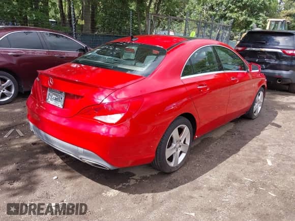 2017 Mercedes-Benz CLA 250 z VIN WDDSJ4EB7HN499214, wystawiony jako IAAI lot #43006374 z przebiegiem 138 805 mil mil oraz . Historia ofert i sprzedaży dostępna na DreamBid. Obrazek 4.