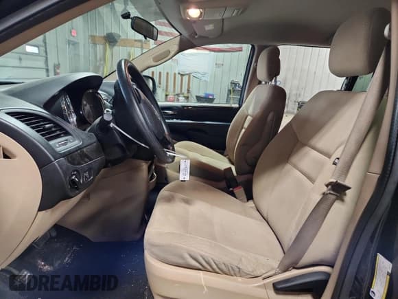 ✅ 2014 Dodge Grand Caravan SE • VIN: 2C4RDGBG1ER419261 • Lot: 92303605. Wystawiony na Copart z przebiegiem 77 779 mil. Bezpłatny archiwum sprzedaży aukcyjnych z USA i szczegółowy raport historii pojazdu na DreamBid. Zdjęcie 7.