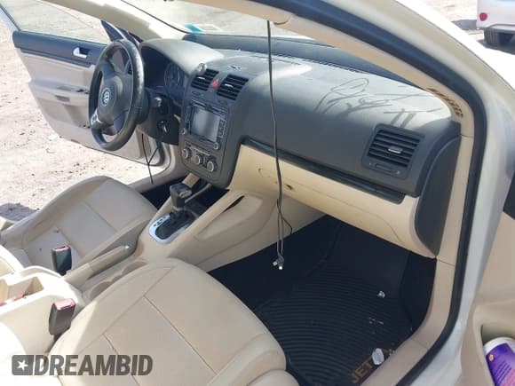 ✅ 2010 Volkswagen Jetta Limited Edition • VIN: 3VWRZ7AJ7AM058938 • Lot: 42348838. Listed on IAAI with 102,482 mi. Free auction sales archive from the USA and detailed vehicle history report at DreamBid. Image 5.