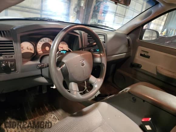 2007 Dodge Dakota ST z VIN 1D7HW22K17S119031, wystawiony jako Copart lot #50786795 z przebiegiem 117 147 mil mil oraz Szkoda całkowita • Salvage title. Historia ofert i sprzedaży dostępna na DreamBid. Obrazek 8.