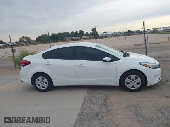 ✅ 2017 Kia Forte LX • VIN: 3KPFK4A76HE075439 • Lot: 43316124. Listed on IAAI with 59,925 mi. Free auction sales archive from the USA and detailed vehicle history report at DreamBid. Image 12.