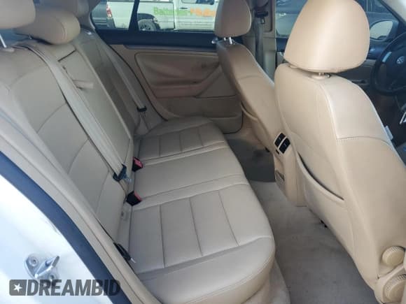 ✅ 2008 Volkswagen Jetta SE • VIN: 3VWRM71K78M117052 • Lot: 92728515. Listed on Copart with 148,658 mi. Free auction sales archive from the USA and detailed vehicle history report at DreamBid. Image 10.