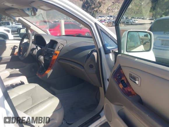 ✅ 2002 Lexus RX 300 • VIN: JTJGF10UX20129174 • Lot: 43884335. Listed on IAAI with 174,209 mi. Free auction sales archive from the USA and detailed vehicle history report at DreamBid. Image 5.