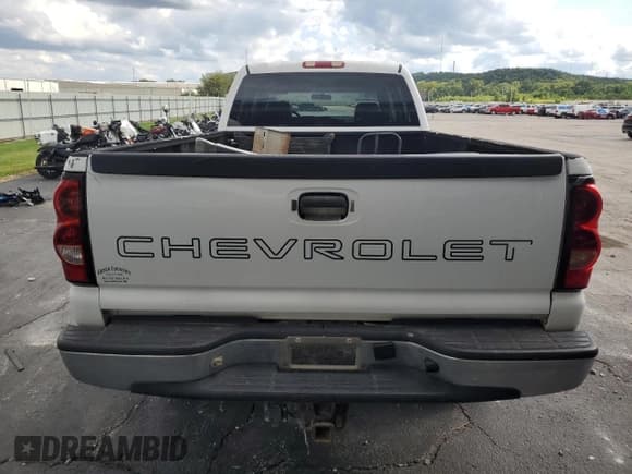 ✅ 2006 Chevrolet Silverado 2500HD Work Truck • VIN: 1GCHC23D06F231118 • Лот: 65697235. Опубликован ранее на Copart с пробегом 142 130 миль. Бесплатный доступ к архиву аукционных продаж из США и подробный отчёт об истории автомобиля на DreamBid. Изображение 6.