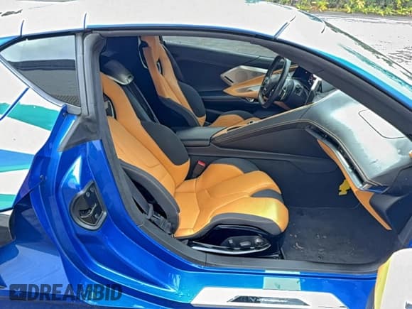 ✅ 2021 Chevrolet Corvette 3LT • VIN: 1G1YC2D4XM5122952 • Lot: 95783895. Wystawiony na Copart z przebiegiem 11 859 mil. Bezpłatny archiwum sprzedaży aukcyjnych z USA i szczegółowy raport historii pojazdu na DreamBid. Zdjęcie 6.