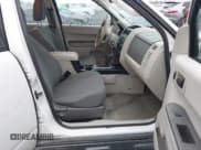 ✅ 2012 Ford Escape XLS • VIN: 1FMCU9C71CKA45029 • Lot: 43790472. Wystawiony na IAAI z przebiegiem 83 508 mil. Bezpłatny archiwum sprzedaży aukcyjnych z USA i szczegółowy raport historii pojazdu na DreamBid. Zdjęcie 5.