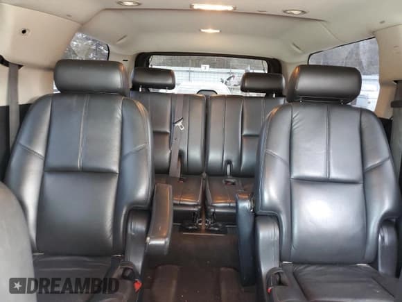 ✅ 2008 Chevrolet Suburban 3LT • VIN: 3GNFK16398G194554 • Lot: 79821194. Wystawiony na Copart z przebiegiem 300 889 mil. Bezpłatny archiwum sprzedaży aukcyjnych z USA i szczegółowy raport historii pojazdu na DreamBid. Zdjęcie 10.