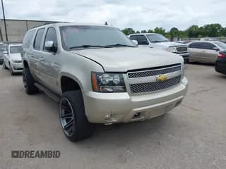 ✅ 2013 Chevrolet Suburban LT • VIN: 1GNSCJE06DR147639 • Lot: 43112062. Wystawiony na IAAI z przebiegiem 194 206 mil. Bezpłatny archiwum sprzedaży aukcyjnych z USA i szczegółowy raport historii pojazdu na DreamBid. Zdjęcie 1.