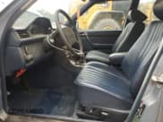 ✅ 1987 Mercedes-Benz 260 • VIN: WDBEA26D3HA496232 • Lot: 67275325. Wystawiony na Copart z przebiegiem 140 139 mil. Bezpłatny archiwum sprzedaży aukcyjnych z USA i szczegółowy raport historii pojazdu na DreamBid. Zdjęcie 7.