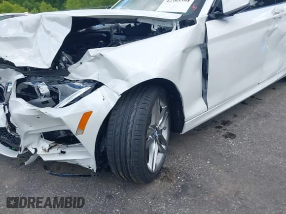 ✅ 2019 BMW 2 Series 230i • VIN: WBA2M7C59KVD51993 • Lot: 42365398. Wystawiony na IAAI z przebiegiem 42 948 mil. Bezpłatny archiwum sprzedaży aukcyjnych z USA i szczegółowy raport historii pojazdu na DreamBid. Zdjęcie 17.