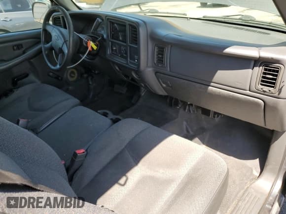 ✅ 2003 Chevrolet Silverado 1500 • VIN: 2GCEC19V031280965 • Лот: 71263154. Опубликован ранее на Copart с пробегом 194 880 миль. Бесплатный доступ к архиву аукционных продаж из США и подробный отчёт об истории автомобиля на DreamBid. Изображение 8.
