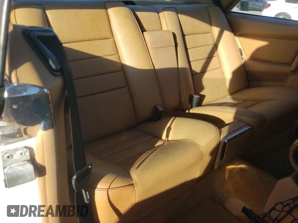 ✅ 1987 Mercedes-Benz 560 560SEC • VIN: WDBCA45D8HA348968 • Лот: 86657685. Опубликован ранее на Copart с пробегом 137 370 миль. Бесплатный доступ к архиву аукционных продаж из США и подробный отчёт об истории автомобиля на DreamBid. Изображение 10.