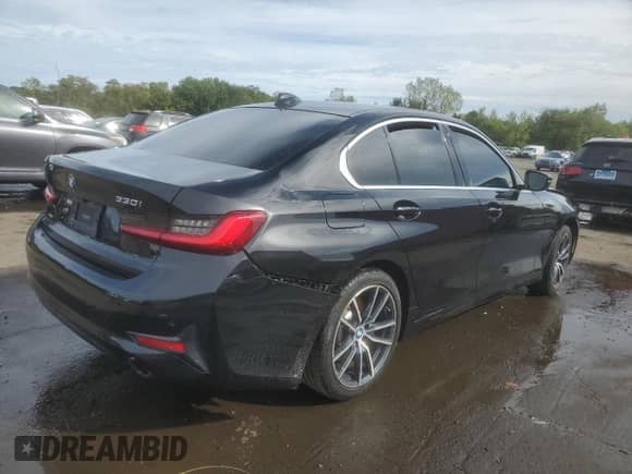 2019 BMW 3 Series 330i xDrive z VIN 3MW5R7J50K8A05297, wystawiony jako Copart lot #81021675 z przebiegiem Nie podano mil oraz Nie do naprawy • Non repairable. Historia ofert i sprzedaży dostępna na DreamBid. Obrazek 3.