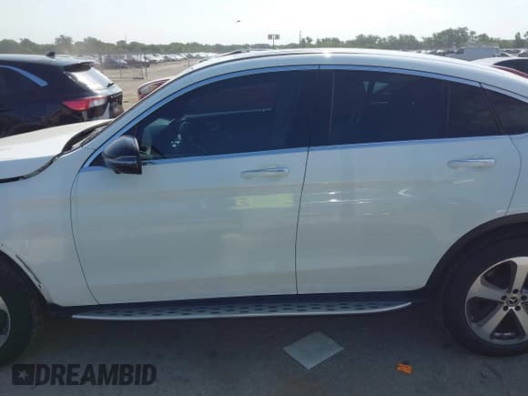 ✅ 2022 Mercedes-Benz GLC 300 • VIN: W1N0J8EB8NG018694 • Lot: 43076672. Wystawiony na IAAI z przebiegiem 42 987 mil. Bezpłatny archiwum sprzedaży aukcyjnych z USA i szczegółowy raport historii pojazdu na DreamBid. Zdjęcie 14.