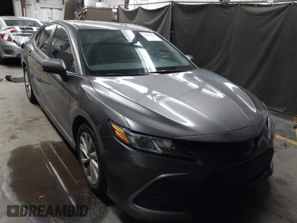 ✅ 2022 Toyota Camry LE • VIN: 4T1C11AK4NU017251 • Lot: 43397642. Wystawiony na IAAI z przebiegiem 40 109 mil. Bezpłatny archiwum sprzedaży aukcyjnych z USA i szczegółowy raport historii pojazdu na DreamBid. Zdjęcie 1.