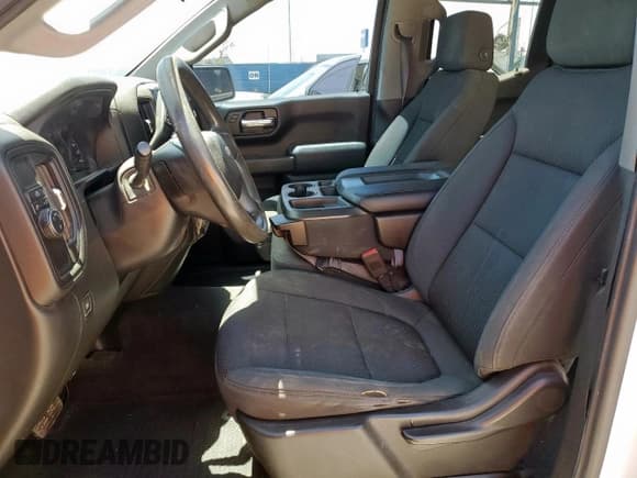 ✅ 2020 Chevrolet Silverado 1500 Custom • VIN: 1GCRWBEK3LZ315130 • Lot: 57271075. Wystawiony na Copart z przebiegiem 69 840 mil. Bezpłatny archiwum sprzedaży aukcyjnych z USA i szczegółowy raport historii pojazdu na DreamBid. Zdjęcie 7.