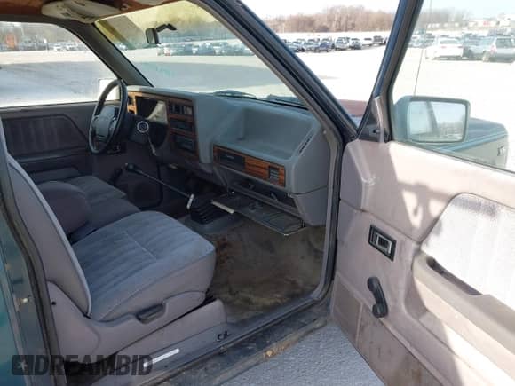 1995 Dodge Dakota z VIN 1B7GL23X3SS134423, wystawiony jako IAAI lot #41767788 z przebiegiem 189 517 mil mil oraz . Historia ofert i sprzedaży dostępna na DreamBid. Obrazek 5.