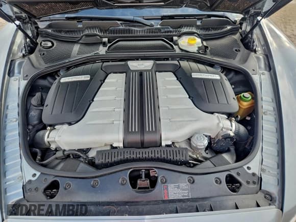 ✅ 2014 Bentley Flying Spur • VIN: SCBEC9ZAXEC088187 • Lot: 95693445. Wystawiony na Copart z przebiegiem 47 445 mil. Bezpłatny archiwum sprzedaży aukcyjnych z USA i szczegółowy raport historii pojazdu na DreamBid. Zdjęcie 11.