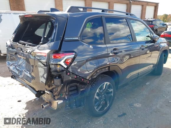 ✅ 2025 Subaru Forester Limited • VIN: JF2SLDRC2SH444197 • Lot: 43576217. Listed on IAAI with 8,528 mi. Free auction sales archive from the USA and detailed vehicle history report at DreamBid. Image 4.