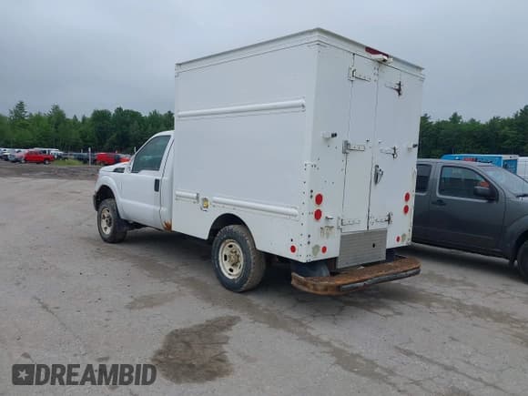 ✅ 2015 Ford F-250 XL • VIN: 1FDBF2B63FEA47602 • Lot: 42412732. Wystawiony na IAAI z przebiegiem 436 482 mil. Bezpłatny archiwum sprzedaży aukcyjnych z USA i szczegółowy raport historii pojazdu na DreamBid. Zdjęcie 3.