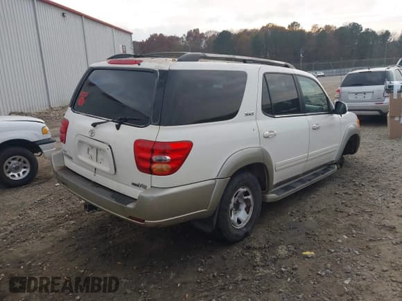 ✅ 2004 Toyota Sequoia SR5 • VIN: 5TDZT34A04S235004 • Лот: 43764662. Опубликован ранее на IAAI с пробегом Не указан. Бесплатный доступ к архиву аукционных продаж из США и подробный отчёт об истории автомобиля на DreamBid. Изображение 4.