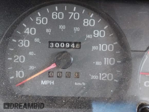 ✅ 2003 Ford Crown Victoria LX • VIN: 2FAHP74W53X157086 • Lot: 43324773. Listed on IAAI with 300,946 mi. Free auction sales archive from the USA and detailed vehicle history report at DreamBid. Image 7.