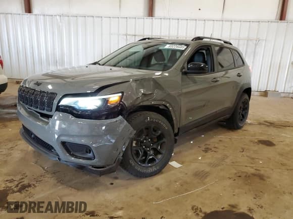 ✅ 2022 Jeep Cherokee X • VIN: 1C4PJMCXXND545103 • Лот: 65228605. Опубликован ранее на Copart с пробегом 31 470 миль. Бесплатный доступ к архиву аукционных продаж из США и подробный отчёт об истории автомобиля на DreamBid. Изображение 1.