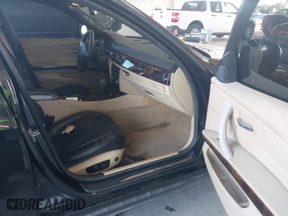 ✅ 2011 BMW 3 Series 328i • VIN: WBAPH7G52BNN06191 • Lot: 43665304. Listed on IAAI with 146,022 mi. Free auction sales archive from the USA and detailed vehicle history report at DreamBid. Image 5.