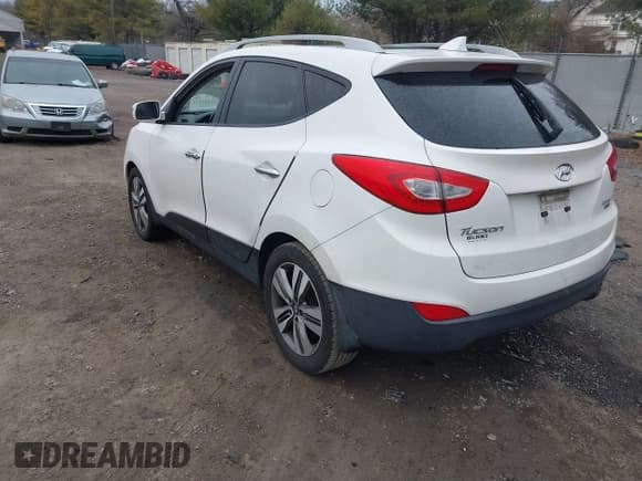 ✅ 2014 Hyundai Tucson SE • VIN: KM8JUCAG1EU945945 • Lot: 41684277. Wystawiony na IAAI z przebiegiem 123 611 mil. Bezpłatny archiwum sprzedaży aukcyjnych z USA i szczegółowy raport historii pojazdu na DreamBid. Zdjęcie 3.