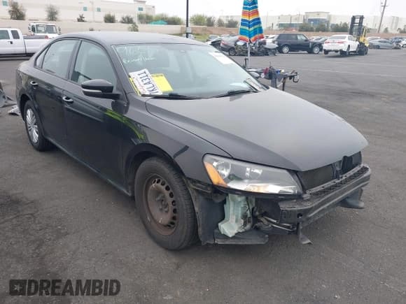 ✅ 2015 Volkswagen Passat Limited Edition • VIN: 1VWAT7A35FC077089 • Лот: 42043923. Опубликован ранее на IAAI с пробегом 130 054 миль. Бесплатный доступ к архиву аукционных продаж из США и подробный отчёт об истории автомобиля на DreamBid. Изображение 1.