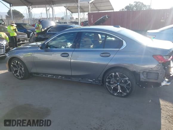 ✅ 2025 BMW 3 Series 330i • VIN: 3MW69CW0XS8F06210 • Лот: 43243106. Опубликован ранее на IAAI с пробегом 3 566 миль. Бесплатный доступ к архиву аукционных продаж из США и подробный отчёт об истории автомобиля на DreamBid. Изображение 15.