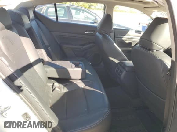 ✅ 2023 Nissan Altima SL • VIN: 1N4BL4EW2PN300033 • Лот: 84220415. Опубликован ранее на Copart с пробегом 26 256 миль. Бесплатный доступ к архиву аукционных продаж из США и подробный отчёт об истории автомобиля на DreamBid. Изображение 10.