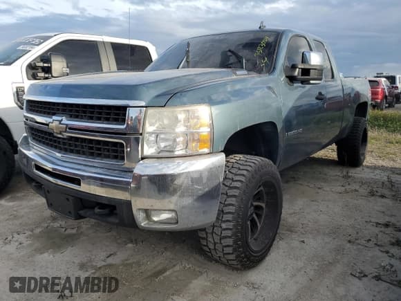 ✅ 2008 Chevrolet Silverado 2500HD 1LT • VIN: 1GCHK29698E127781 • Lot: 75123054. Wystawiony na Copart z przebiegiem Nie podano. Bezpłatny archiwum sprzedaży aukcyjnych z USA i szczegółowy raport historii pojazdu na DreamBid. Zdjęcie 1.
