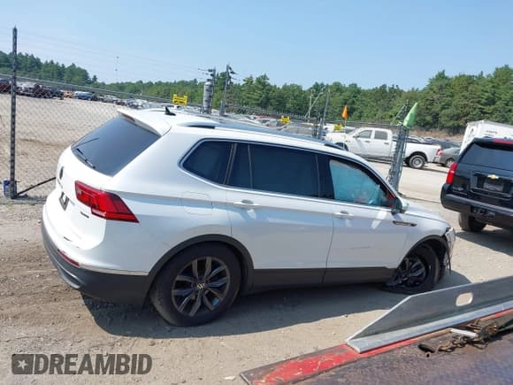 ✅ 2023 Volkswagen Tiguan SE • VIN: 3VVMB7AX2PM003264 • Lot: 42924212. Listed on IAAI with 24,014 mi. Free auction sales archive from the USA and detailed vehicle history report at DreamBid. Image 13.