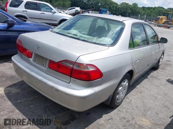 ✅ 1999 Honda Accord LX • VIN: 1HGCG5543XA010318 • Лот: 42719495. Опубликован ранее на IAAI с пробегом 195 929 миль. Бесплатный доступ к архиву аукционных продаж из США и подробный отчёт об истории автомобиля на DreamBid. Изображение 4.
