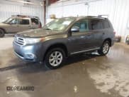 ✅ 2012 Toyota Highlander • VIN: 5TDBK3EH7CS097895 • Лот: 43695219. Опубликован ранее на IAAI с пробегом 148 916 миль. Бесплатный доступ к архиву аукционных продаж из США и подробный отчёт об истории автомобиля на DreamBid. Изображение 2.