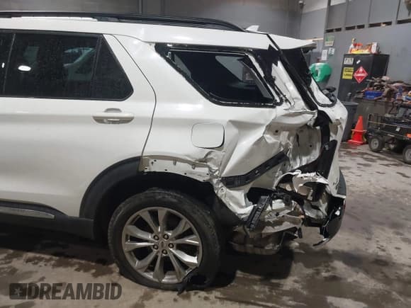 ✅ 2020 Ford Explorer XLT • VIN: 1FMSK8DH0LGC72332 • Lot: 41298896. Wystawiony na IAAI z przebiegiem 49 361 mil. Bezpłatny archiwum sprzedaży aukcyjnych z USA i szczegółowy raport historii pojazdu na DreamBid. Zdjęcie 6.