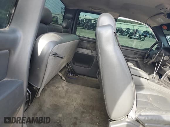 ✅ 2006 Chevrolet Silverado 1500 LT3 • VIN: 1GCEK19Z56Z209410 • Lot: 82689075. Wystawiony na Copart z przebiegiem 331 617 mil. Bezpłatny archiwum sprzedaży aukcyjnych z USA i szczegółowy raport historii pojazdu na DreamBid. Zdjęcie 10.