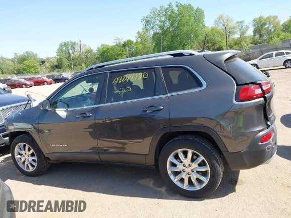 ✅ 2017 Jeep Cherokee Limited • VIN: 1C4PJMDS8HW631165 • Lot: 42248180. Wystawiony na IAAI z przebiegiem 57 448 mil. Bezpłatny archiwum sprzedaży aukcyjnych z USA i szczegółowy raport historii pojazdu na DreamBid. Zdjęcie 14.