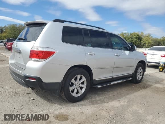 ✅ 2011 Toyota Highlander • VIN: 5TDZK3EH5BS040401 • Лот: 85406875. Опубликован ранее на Copart с пробегом 193 230 миль. Бесплатный доступ к архиву аукционных продаж из США и подробный отчёт об истории автомобиля на DreamBid. Изображение 3.