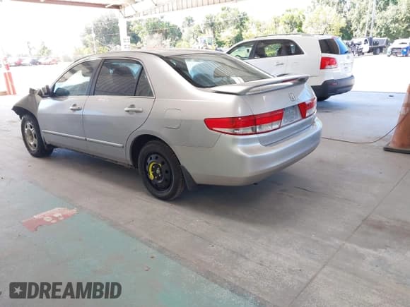 ✅ 2003 Honda Accord EX • VIN: JHMCM566X3C057687 • Lot: 43558329. Wystawiony na IAAI z przebiegiem 235 029 mil. Bezpłatny archiwum sprzedaży aukcyjnych z USA i szczegółowy raport historii pojazdu na DreamBid. Zdjęcie 3.