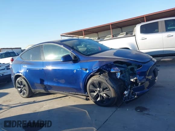 ✅ 2024 Tesla Model Y Long Range • VIN: 7SAYGDEE9RA305070 • Lot: 43440025. Listed on IAAI with 15,355 mi. Free auction sales archive from the USA and detailed vehicle history report at DreamBid. Image 13.