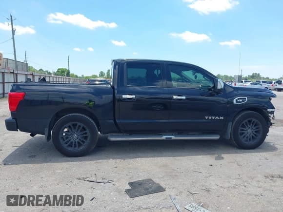 ✅ 2017 Nissan Titan Platinum Reserve • VIN: 1N6AA1E69HN507463 • Lot: 42173186. Wystawiony na IAAI z przebiegiem 198 565 mil. Bezpłatny archiwum sprzedaży aukcyjnych z USA i szczegółowy raport historii pojazdu na DreamBid. Zdjęcie 14.