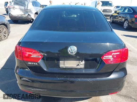 ✅ 2013 Volkswagen Jetta • VIN: 3VW2K7AJ7DM383132 • Lot: 43457701. Wystawiony na IAAI z przebiegiem 130 382 mil. Bezpłatny archiwum sprzedaży aukcyjnych z USA i szczegółowy raport historii pojazdu na DreamBid. Zdjęcie 17.