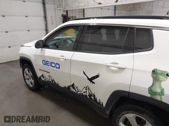 ✅ 2020 Jeep Compass Latitude • VIN: 3C4NJDBB9LT192597 • Lot: 43445567. Wystawiony na IAAI z przebiegiem 19 918 mil. Bezpłatny archiwum sprzedaży aukcyjnych z USA i szczegółowy raport historii pojazdu na DreamBid. Zdjęcie 15.